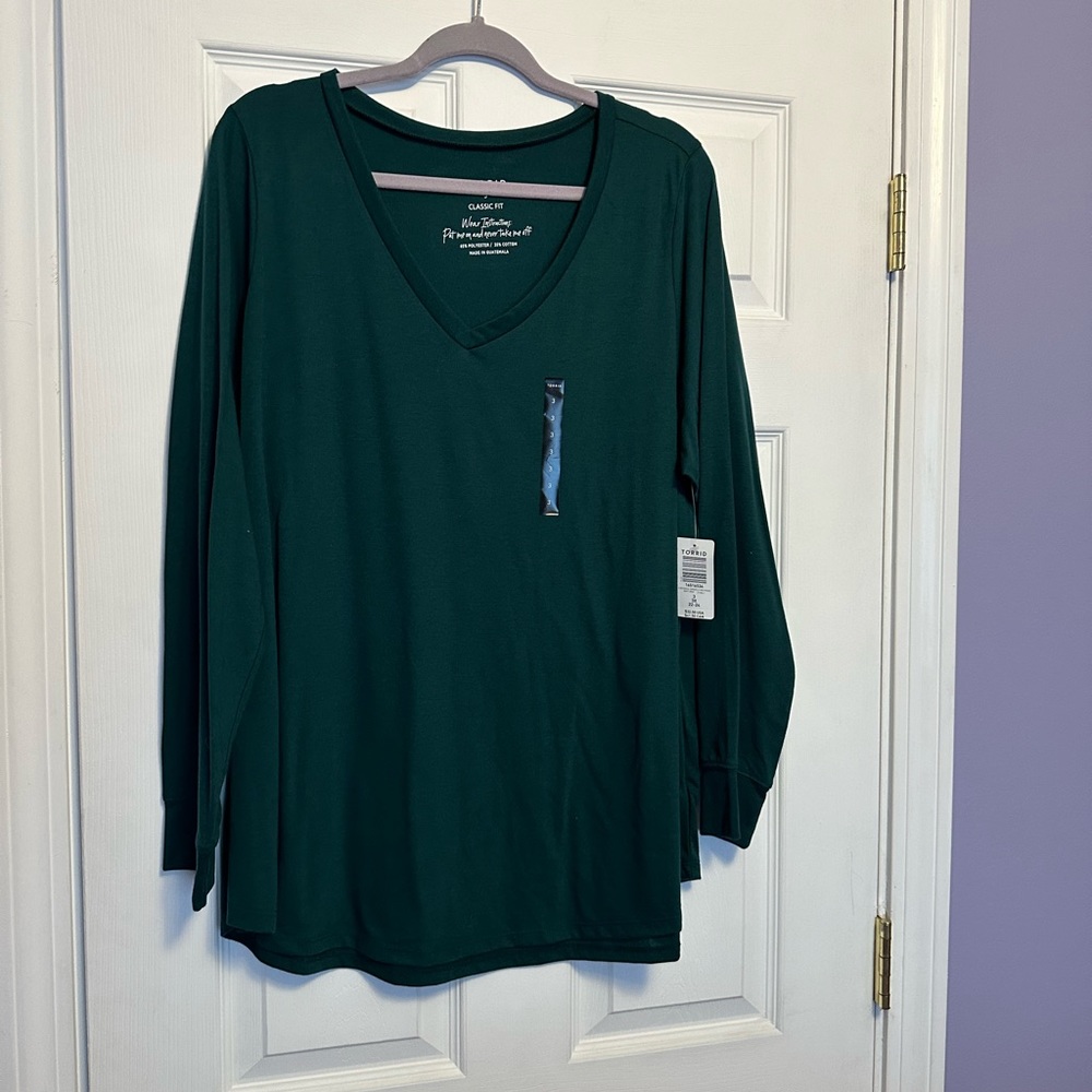 NWT Dark Green Torrid Size 3 V-neck